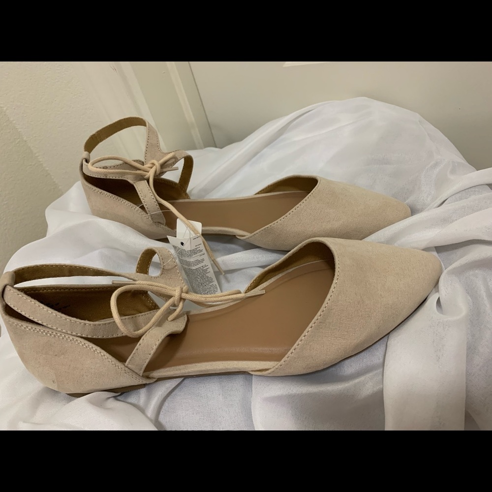Gap; suede nude pointed toe lace-up flats; size 9; brand new with tag